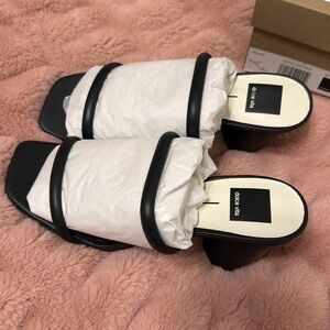 Dolce Vita Onyx Leather Noles